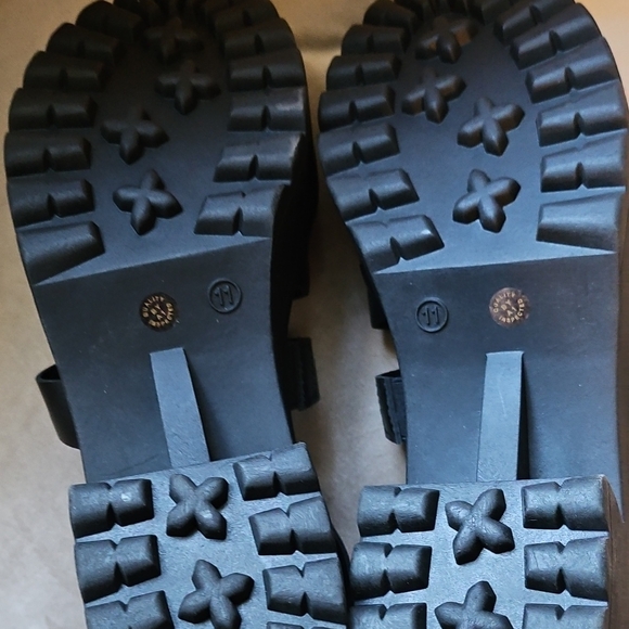 Arizona Jean Company Black Multi-Strap Sandals - Picture 3 of 3